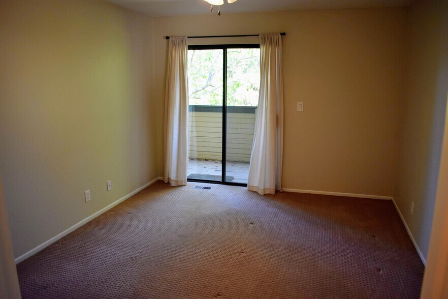 Building Photo - 3290 Rockview Pl