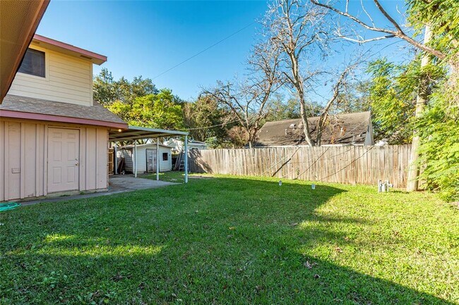 Building Photo - 2720 Blueberry Ln