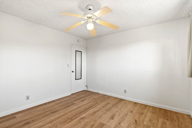 Building Photo - Cozy 2BR/2BA Duplex | Fireplace, Patio