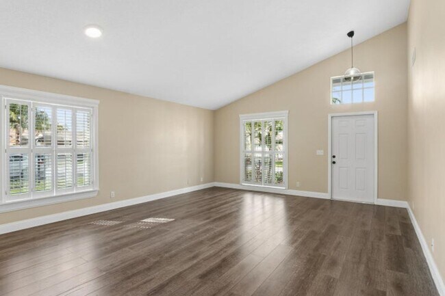 Building Photo - 67 Kingfisher Way