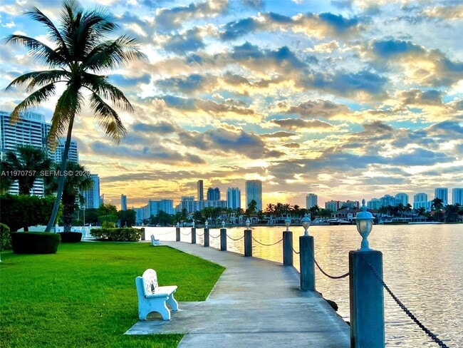 Building Photo - 2910 Point E Dr