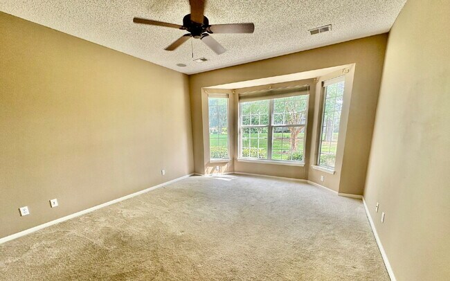 Building Photo - Outstanding Two Bedroom Home in Sun City!