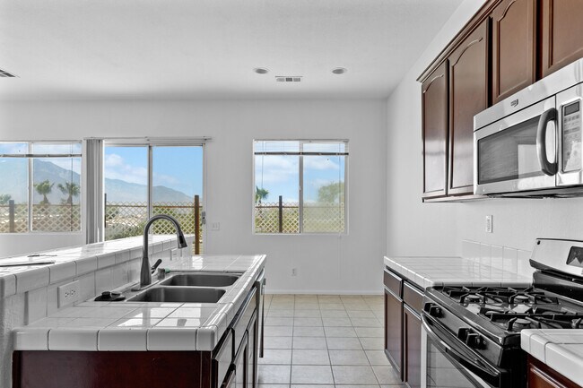 Building Photo - 13897 Mountain Top Dr