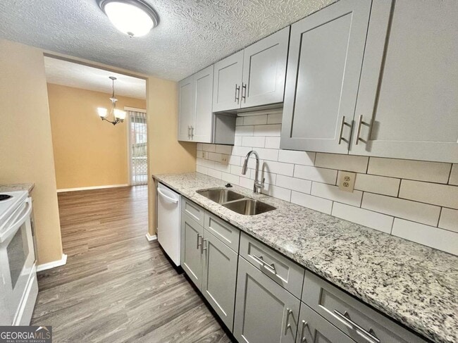 Building Photo - 6418 Meadow Rue Dr