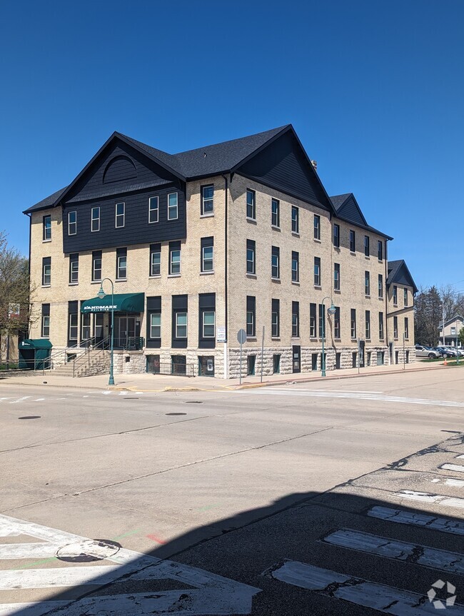 Building Photo - Landmark