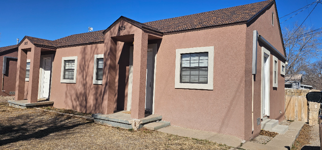 Primary Photo - 805 W 4th St