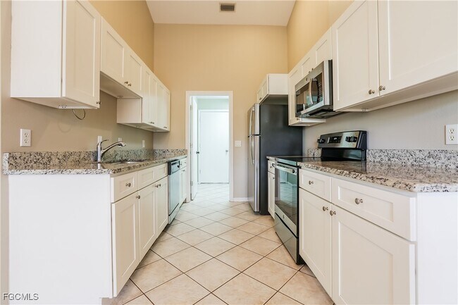Building Photo - 1333 Roosevelt Dr