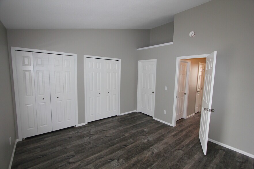 Master Bedroom - 6026 Colony Cir