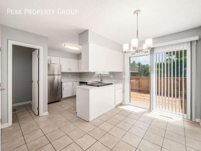 Building Photo - 2015 Queensgate Ln