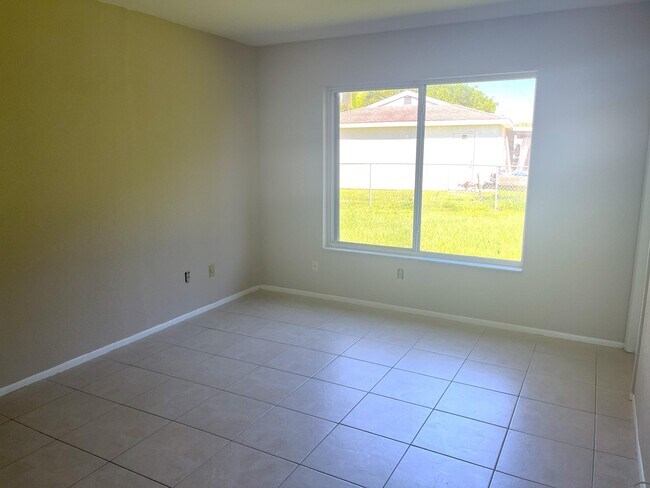 Building Photo - 2901 SW Birtle Ct