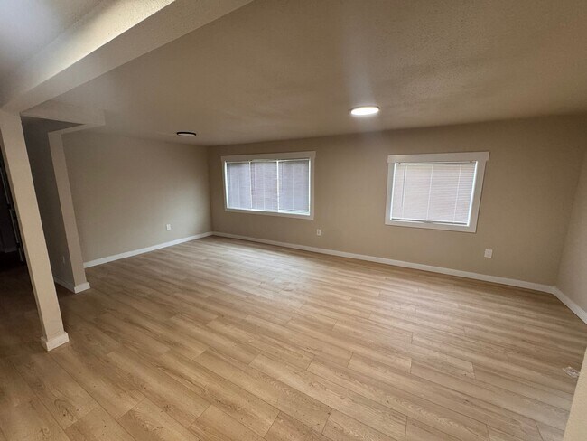 Building Photo - 1202 Rhobina St