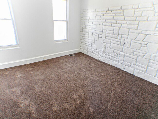 Building Photo - Point Breeze Three Bedroom Home