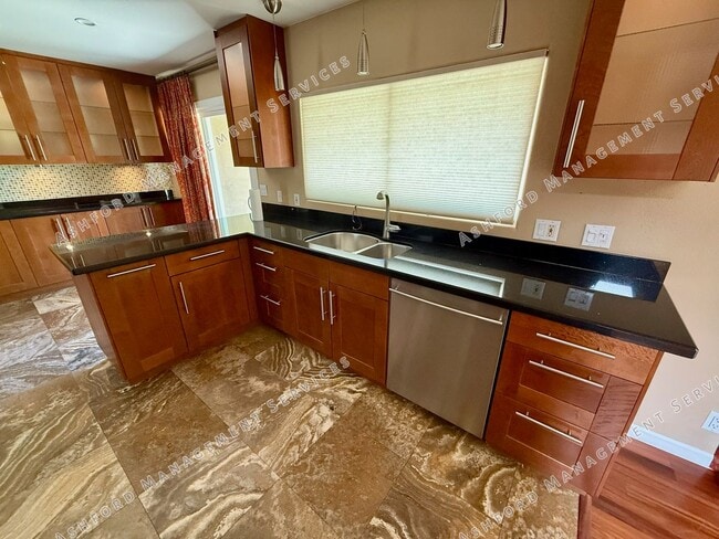 Building Photo - Elegant McCormick Ranch Home with Stunning...