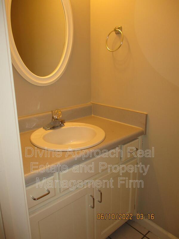 Building Photo - 830 Jamestown Manor Park