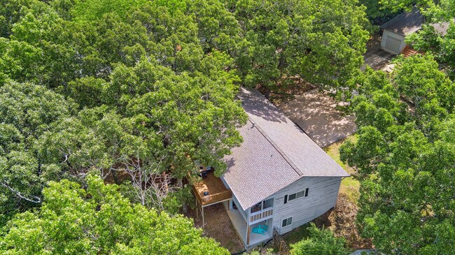 Building Photo - 931 N Lewis Ave