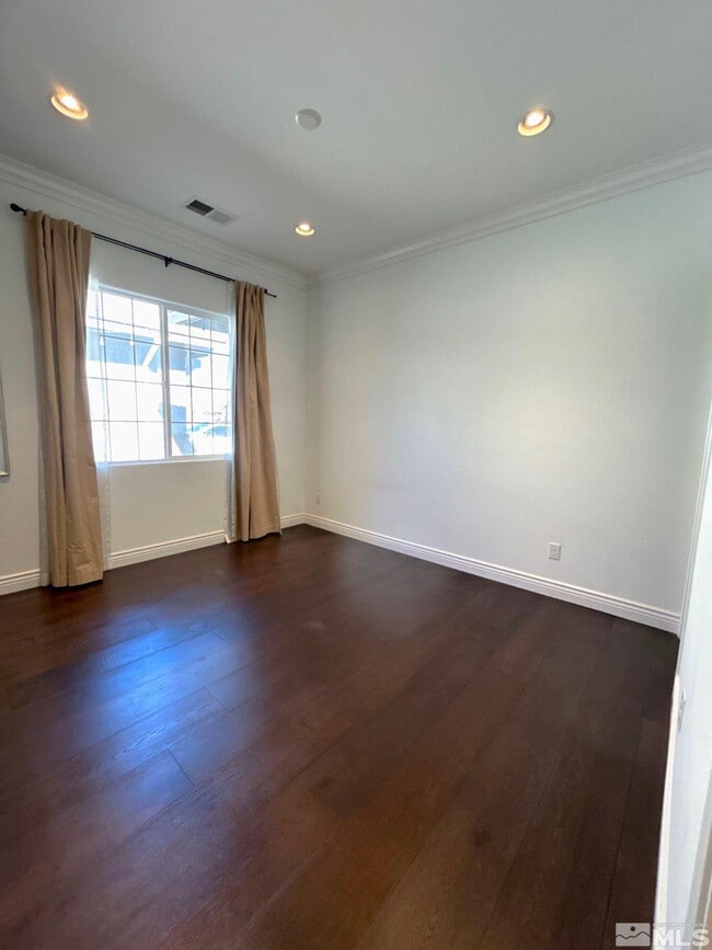 Building Photo - 2070 Blue Boy Ln