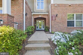 Building Photo - 6551 Grange Ln