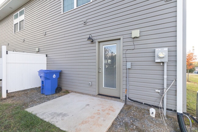 Building Photo - 936 Warrior Hill Dr