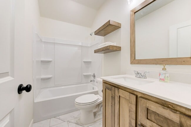 Building Photo - Brand New Home In Noble!