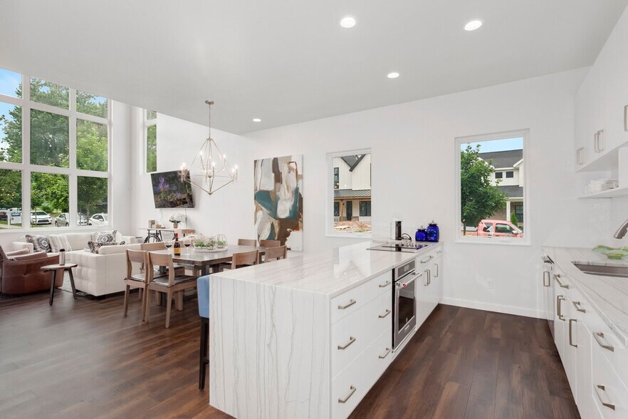 Building Photo - 500 SE Tourmaline Mews