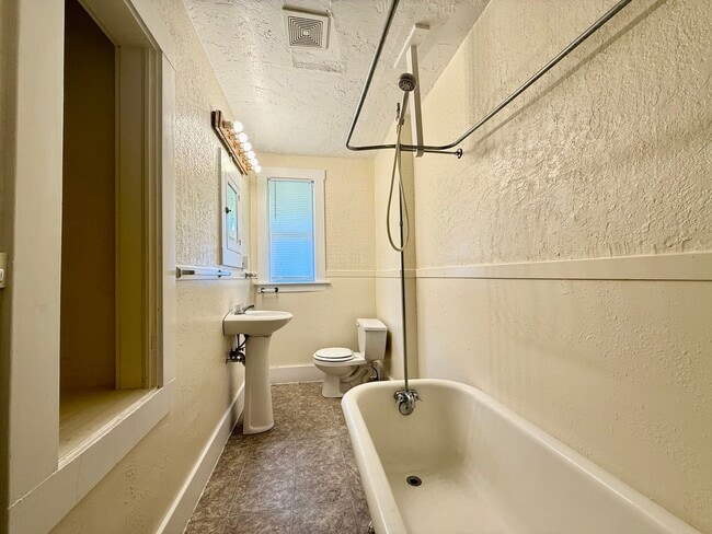 Building Photo - 2512 N 2nd St