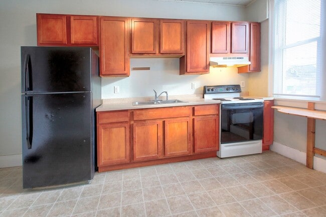 Building Photo - 140/142 E 15th Street