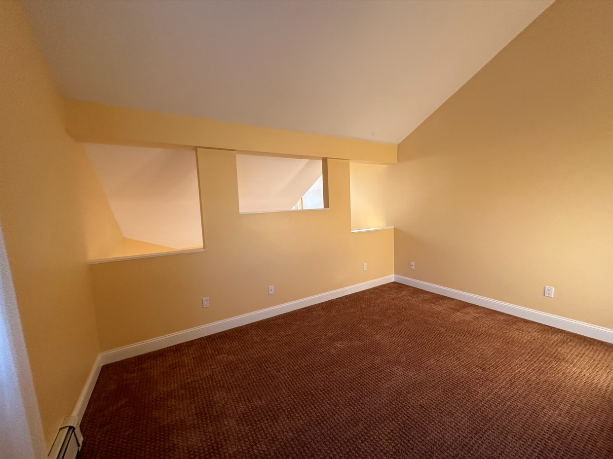 MASTER BEDROOM - 62 Lakeview Ter