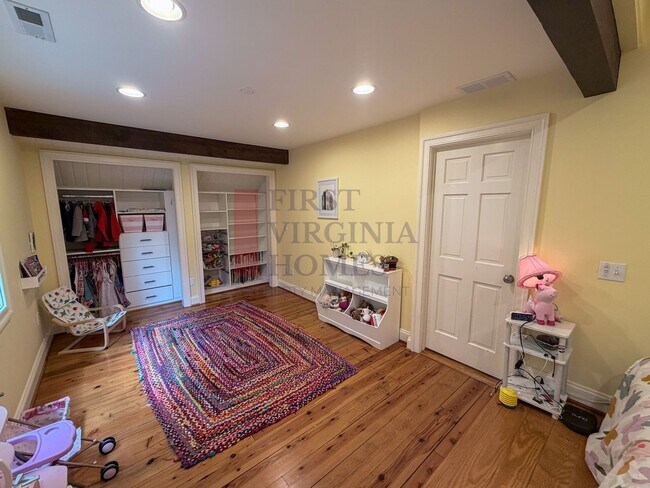 Building Photo - Furnished 4Bedroom/3.5 Bath Home in Ivy