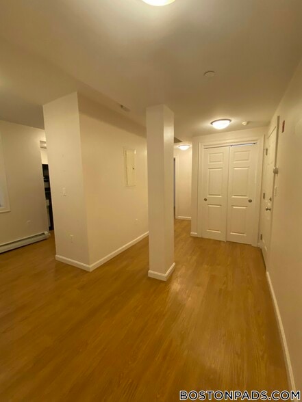 Building Photo - 48 Burbank St