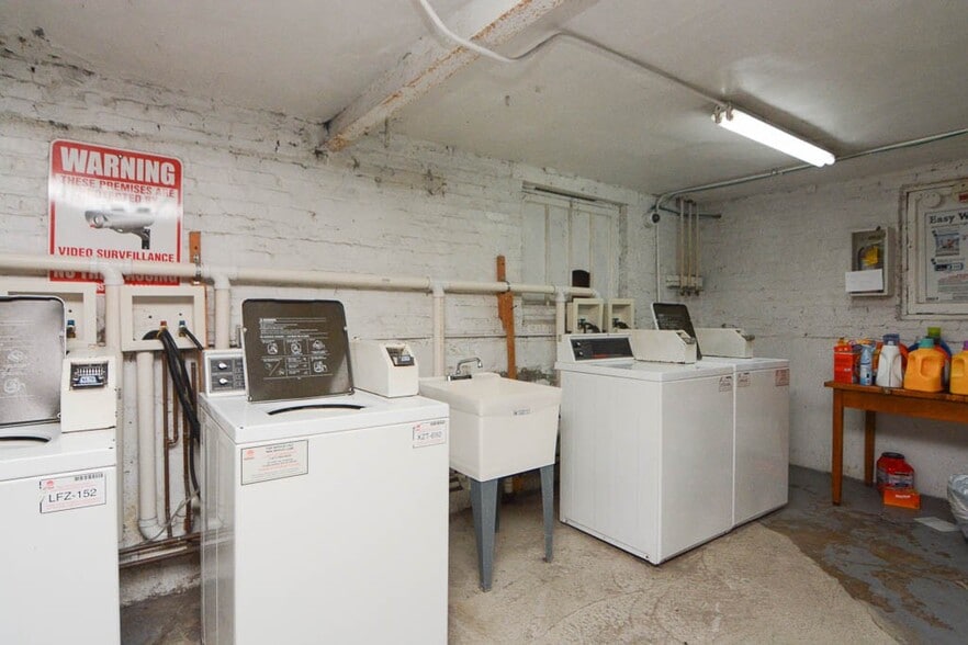 Building Photo - 2520 N Kedzie Blvd