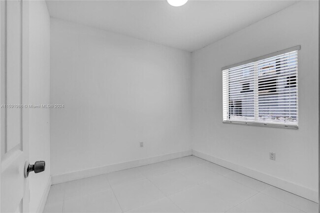 Building Photo - 21845 Goulds Ave (Unit#: 102)