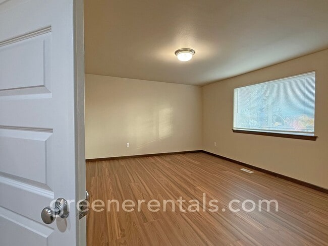 Building Photo - 4BR 2.5BA Home on Tumwater Hill