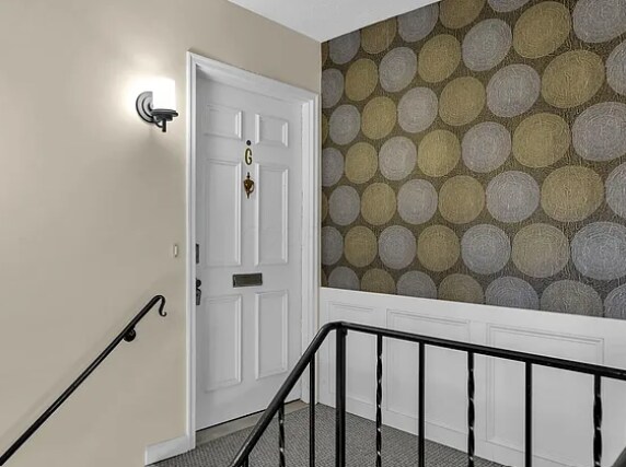 Hallway - 652 Olde Towne Ave