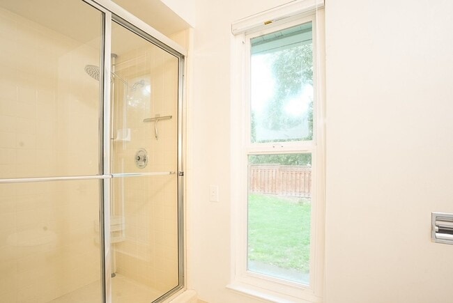 Building Photo - Charming 3-Bedroom Country House