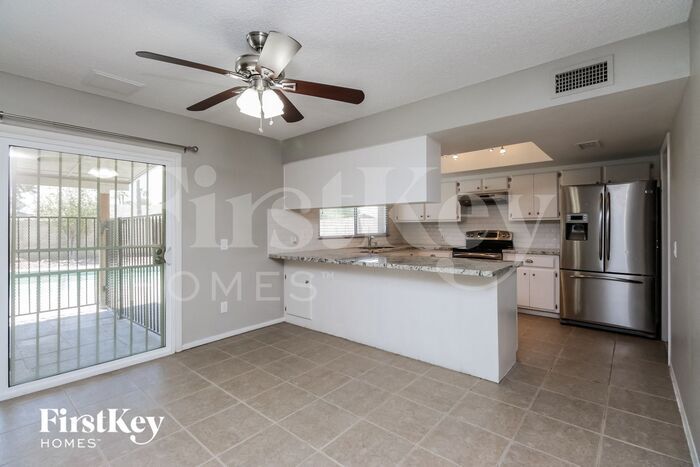 Building Photo - 2331 E Alameda Dr