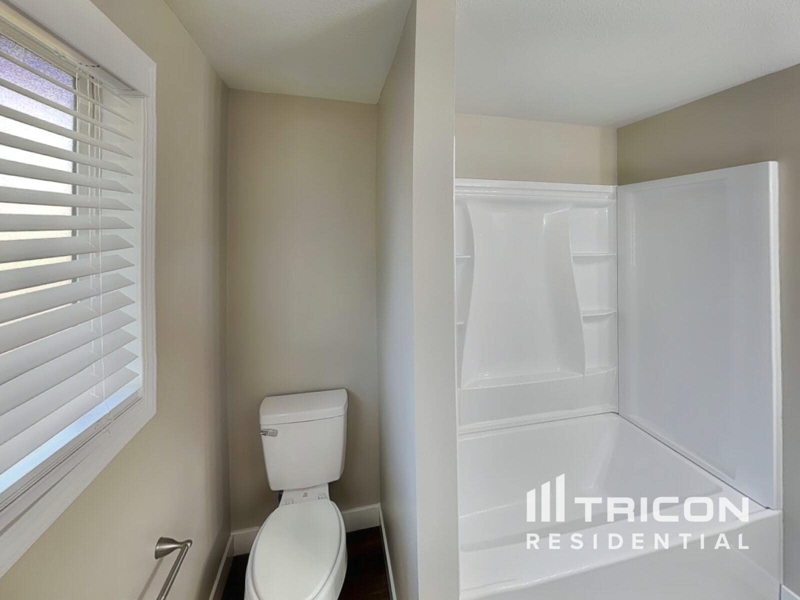 Building Photo - 13806 NE 49th St