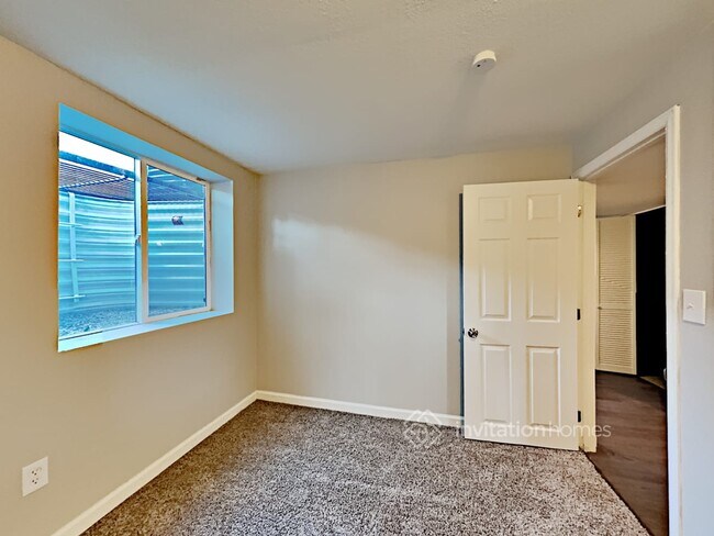Building Photo - 5424 Del Rey Dr