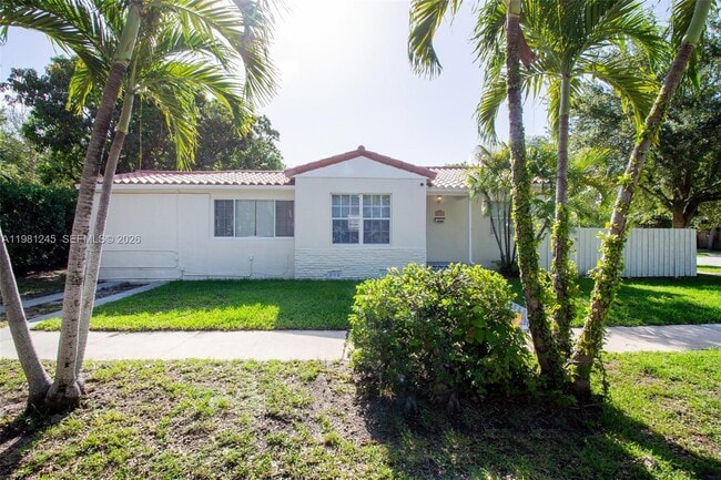 Building Photo - 2727 Calusa St