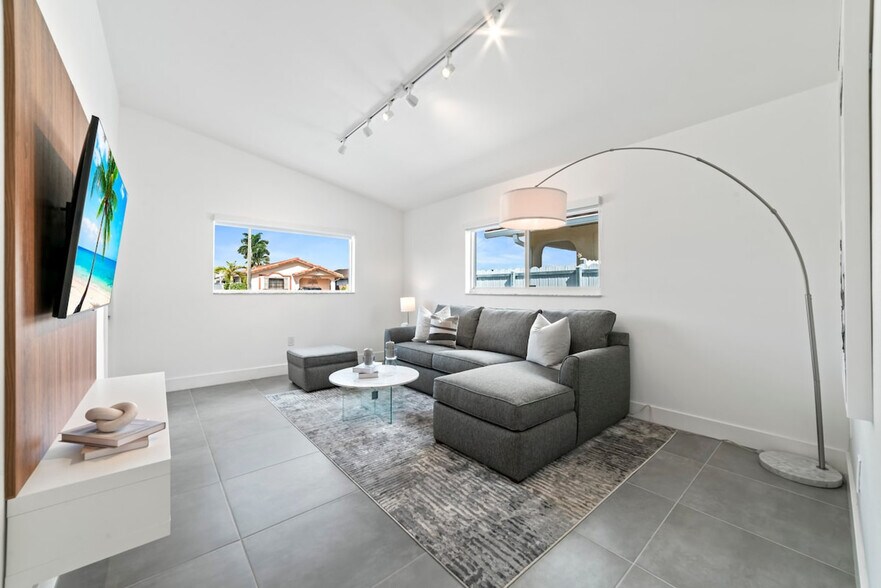 Primary Photo - 2776 W 71st Pl