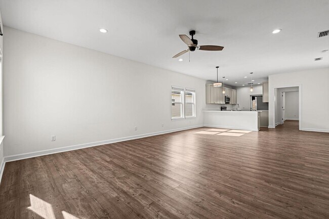 Building Photo - 2811 N Panama Ave