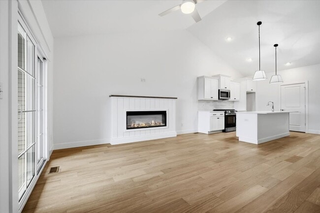 Building Photo - 15 Stone Ml Ct