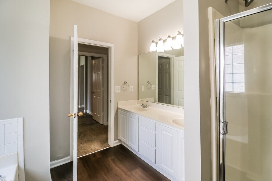 Building Photo - 618 Brookwater Dr