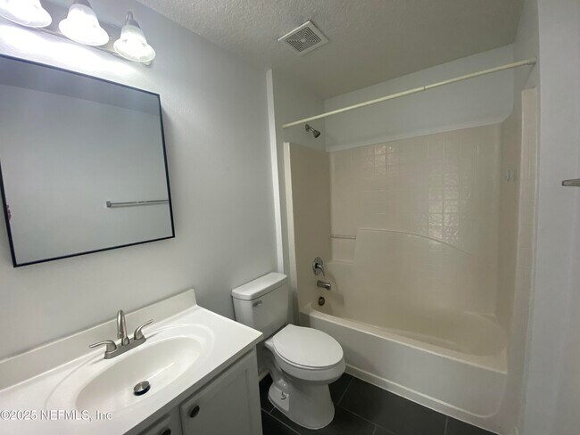 Building Photo - 11859 Lake Bend Cir