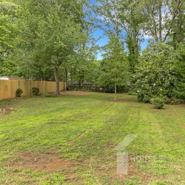 Building Photo - 9 Forestdale Dr