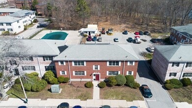 Building Photo - 137 Lake Shore Rd