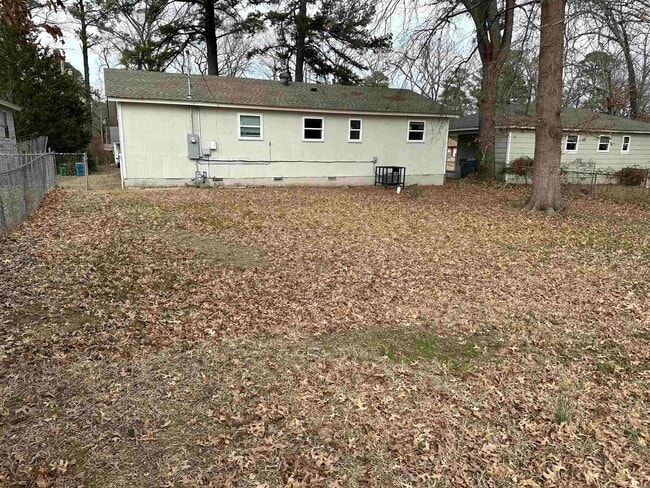 Building Photo - 6921 Redwood Dr