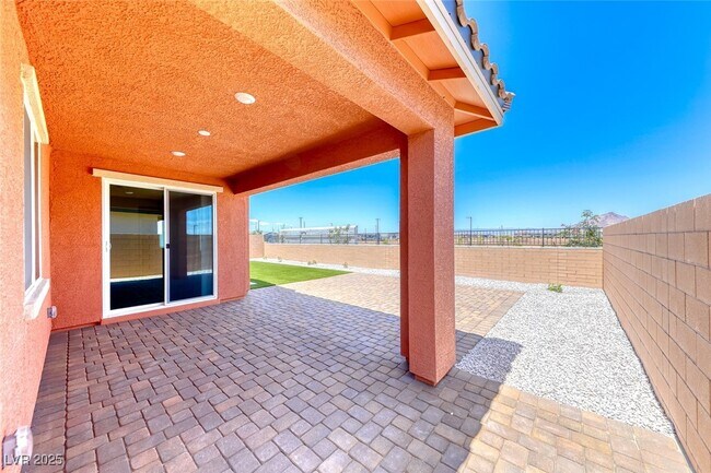 Building Photo - 510 Copper Falcon Ave