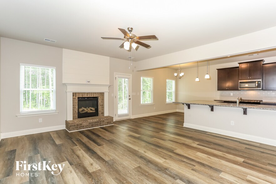 Building Photo - 208 Cheshire Dr