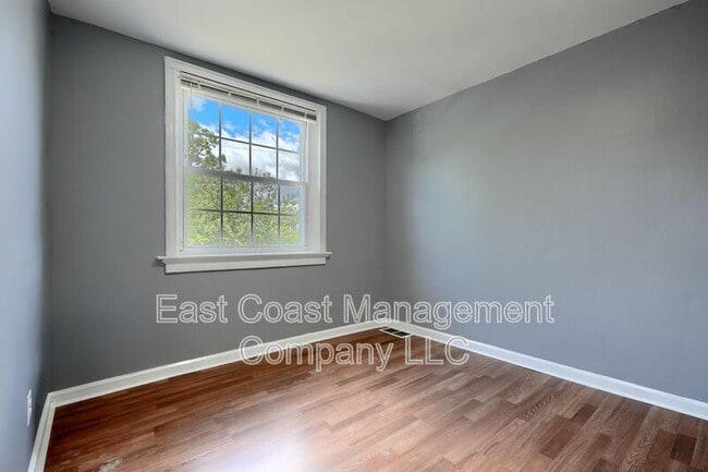 Building Photo - 5044 Chalgrove Ave