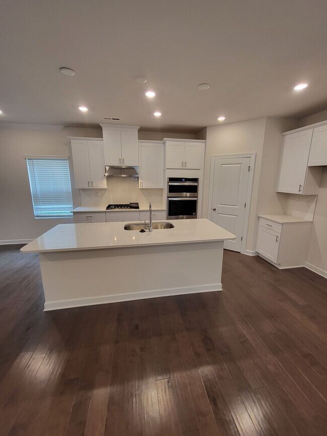 Building Photo - 465 Cranford Dr